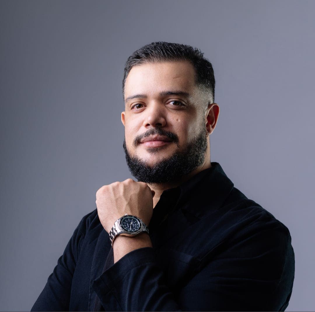 Miguel, da MF Auto Avaré, no fechamento de um negócio