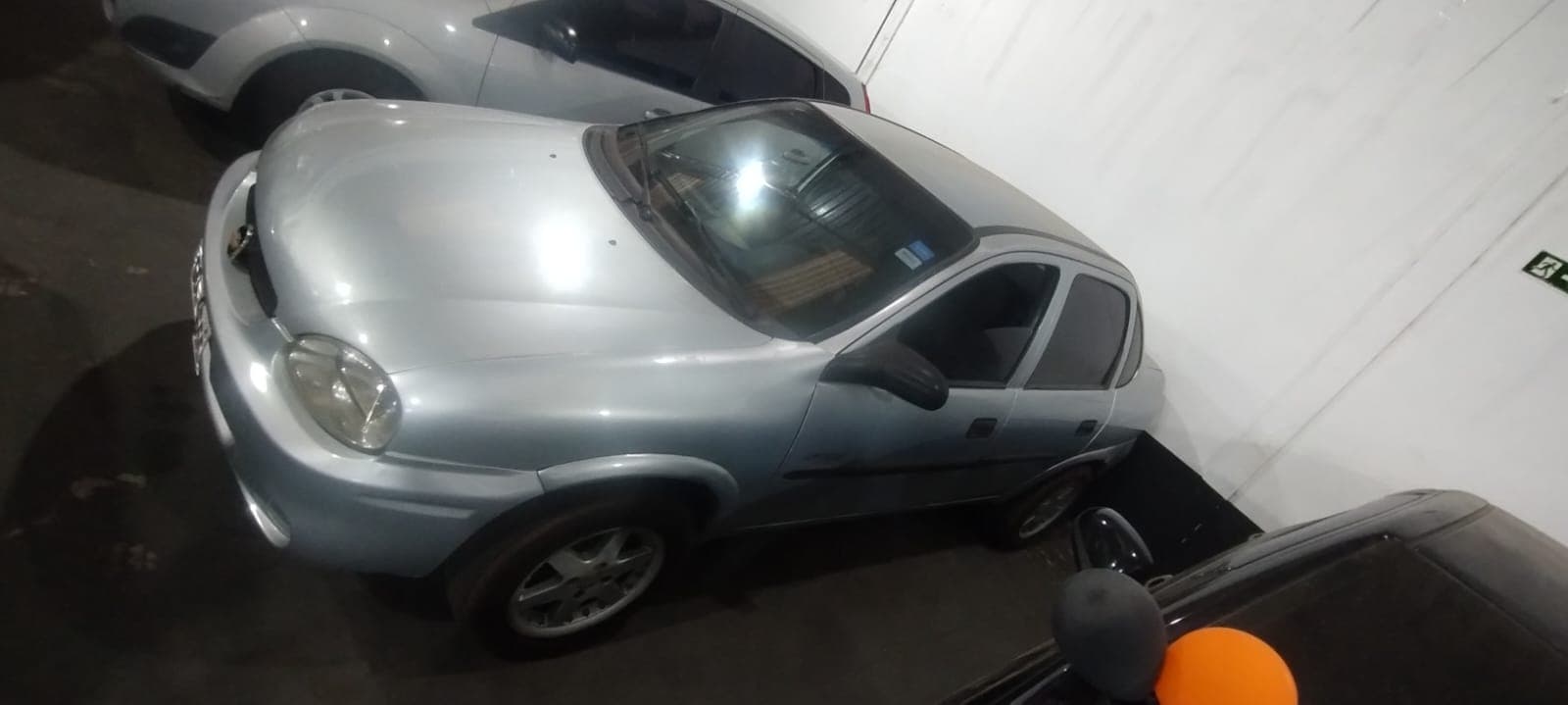 Chevrolet Classic 2007 prata visto de frente em três quartos