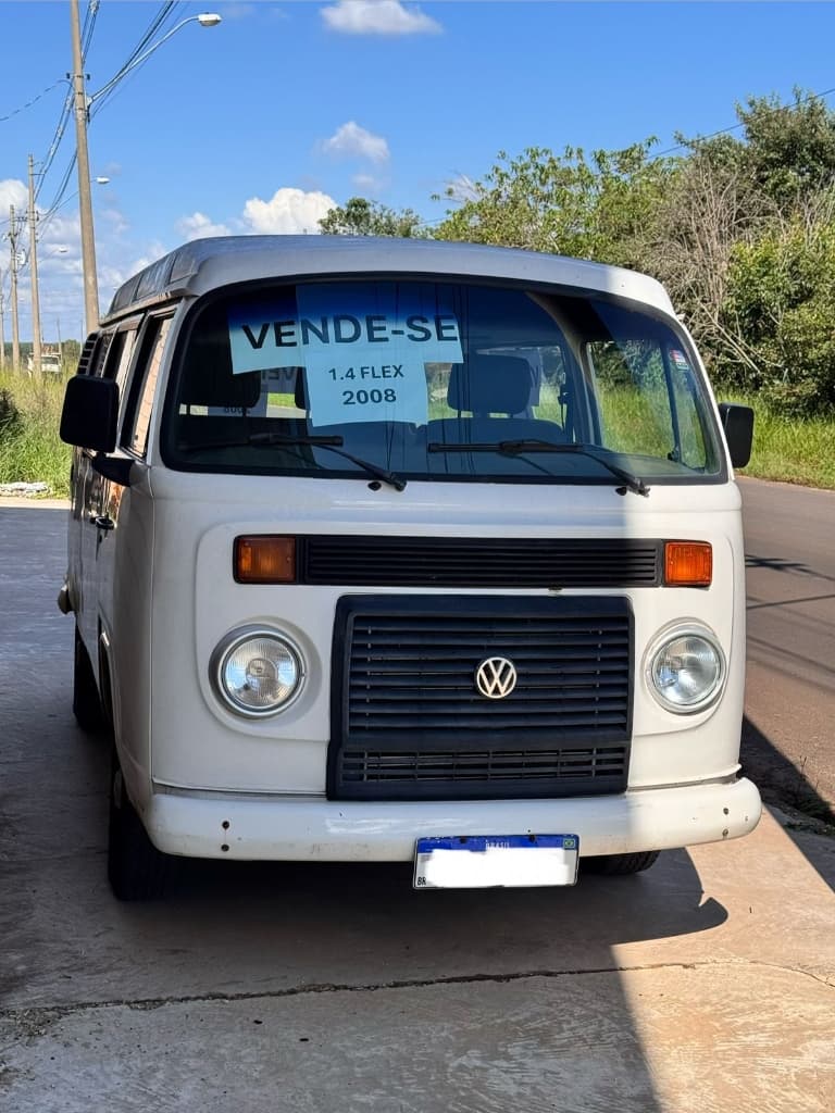 Frente da Volkswagen Kombi 2008 1.4 Flex branca